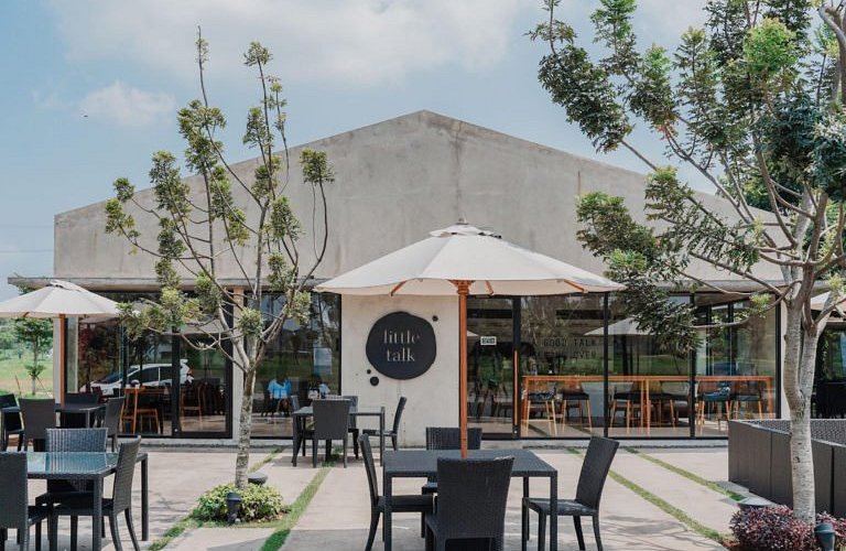 Coffee Shop Ini Punya Vibes Bali yang Bikin Lupa Kalau Kamu Lagi di Bekasi