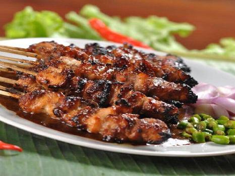 Warung Sate Legendaris Ini Sudah Ada Sejak Dulu, Tapi Rasanya Tetap Juara
