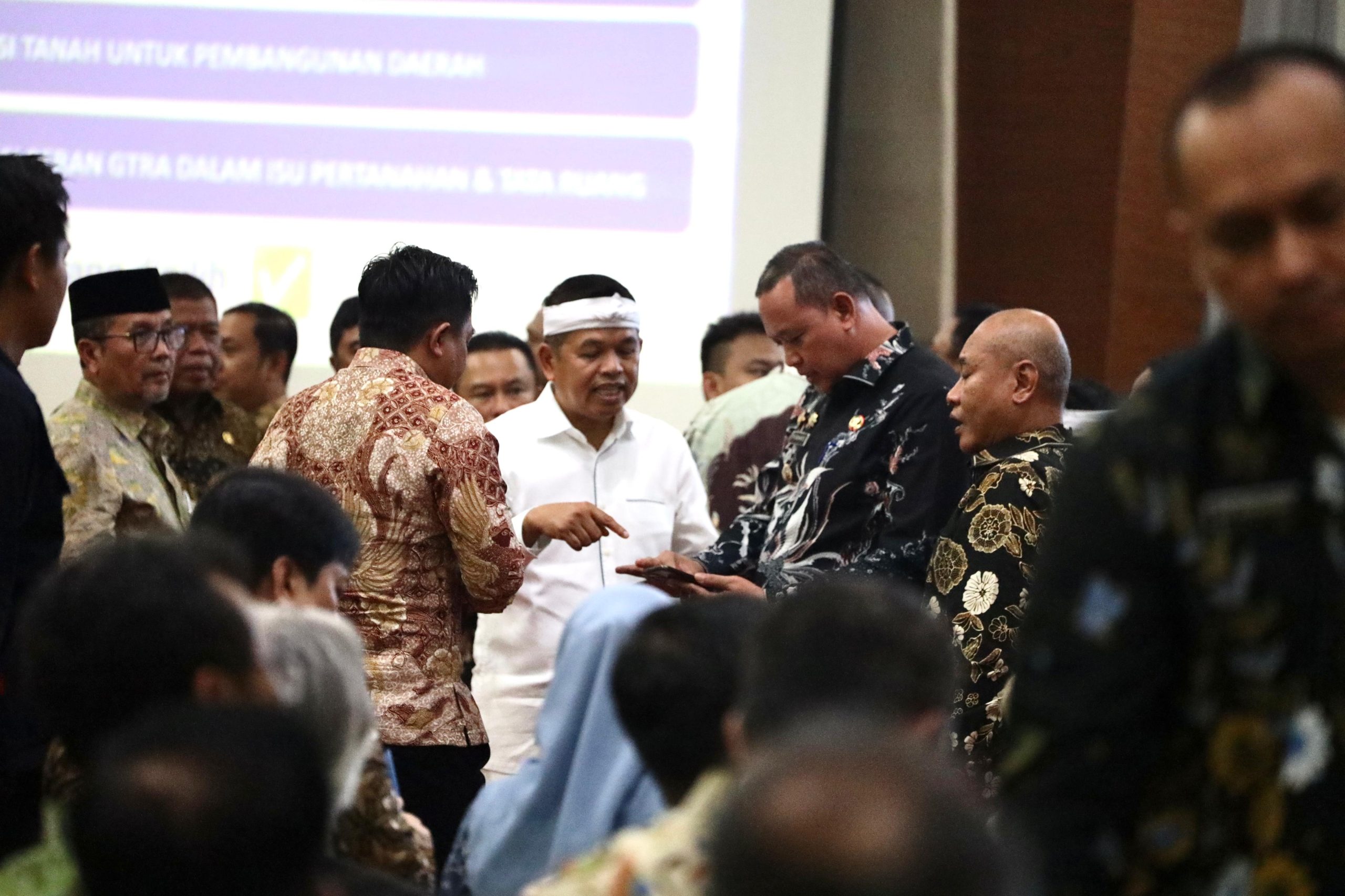 Tri Adhianto Teken Komitmen Tata Ruang Bersih Bareng Kepala Daerah se-Jabar